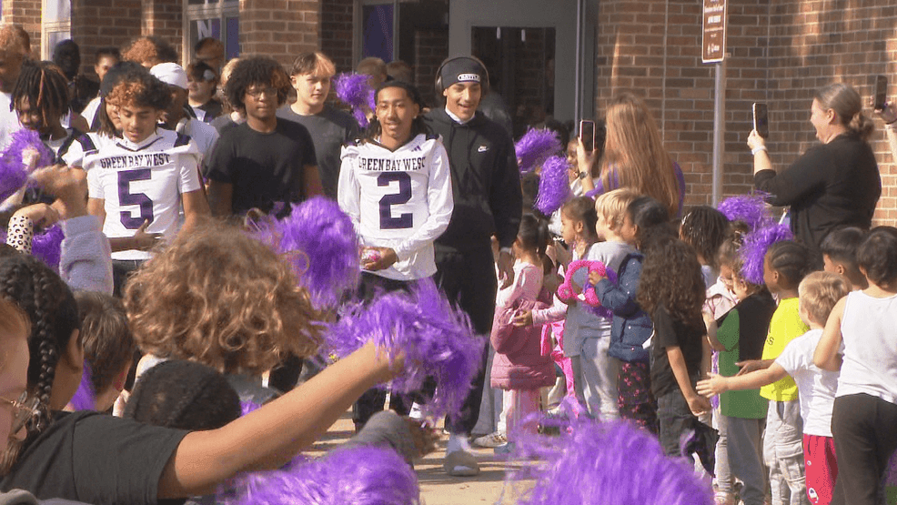 Green Bay West students send off football team for first playoff appearance in decades — Fox 11 Green Bay Local, Killeen Schools news