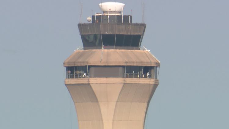 Flight about to take off from Bush Airport evacuated after smoke detected in cabin — KHOU 11 (Houston), Killeen Community news